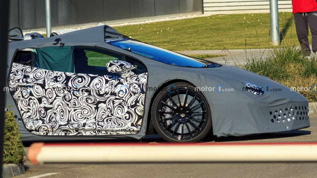 Lamborghini Hybrid Supercar Spied