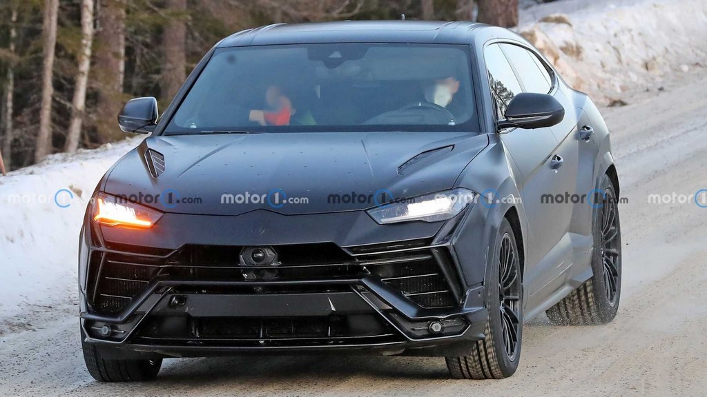 Lamborghini Urus Evo Spied Front