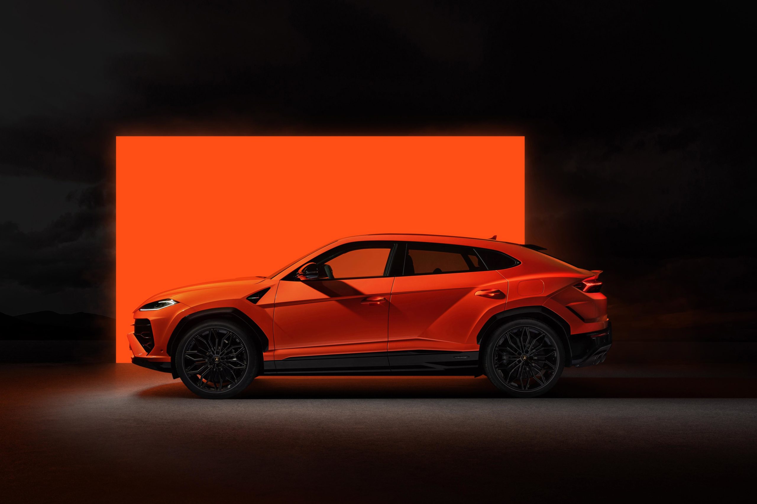 Lamborghini Urus SE Side