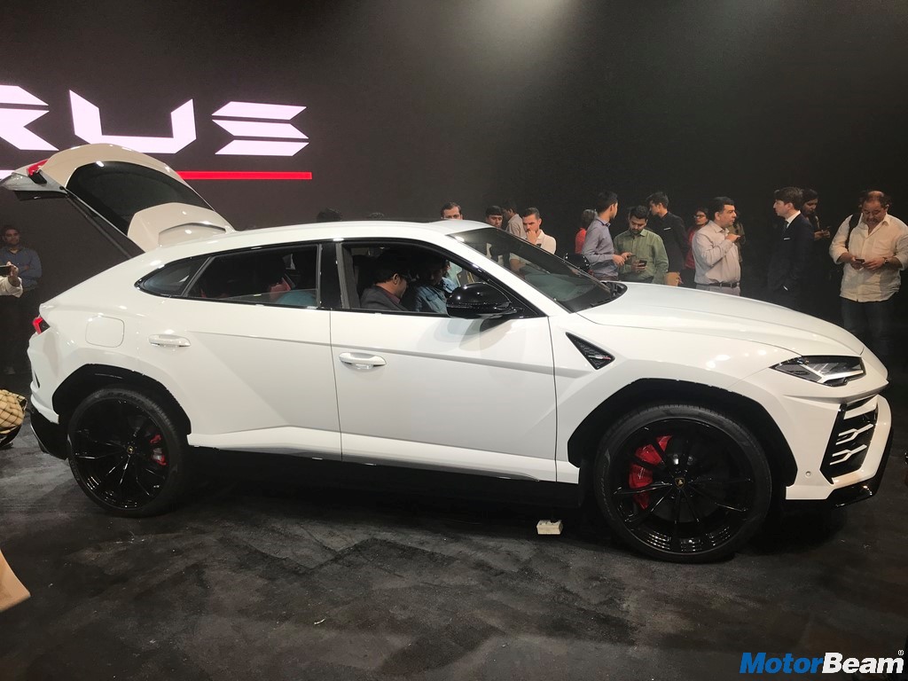 Lamborghini Urus Side Profile