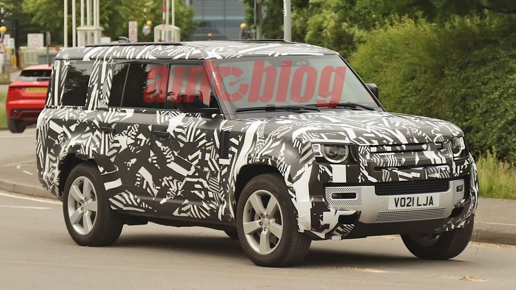 Land Rover Defender 130 Spied