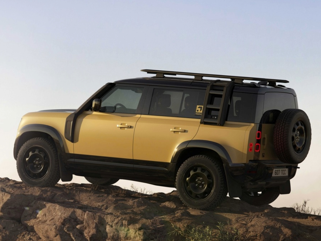 Land Rover Defender Trophy Edition rear