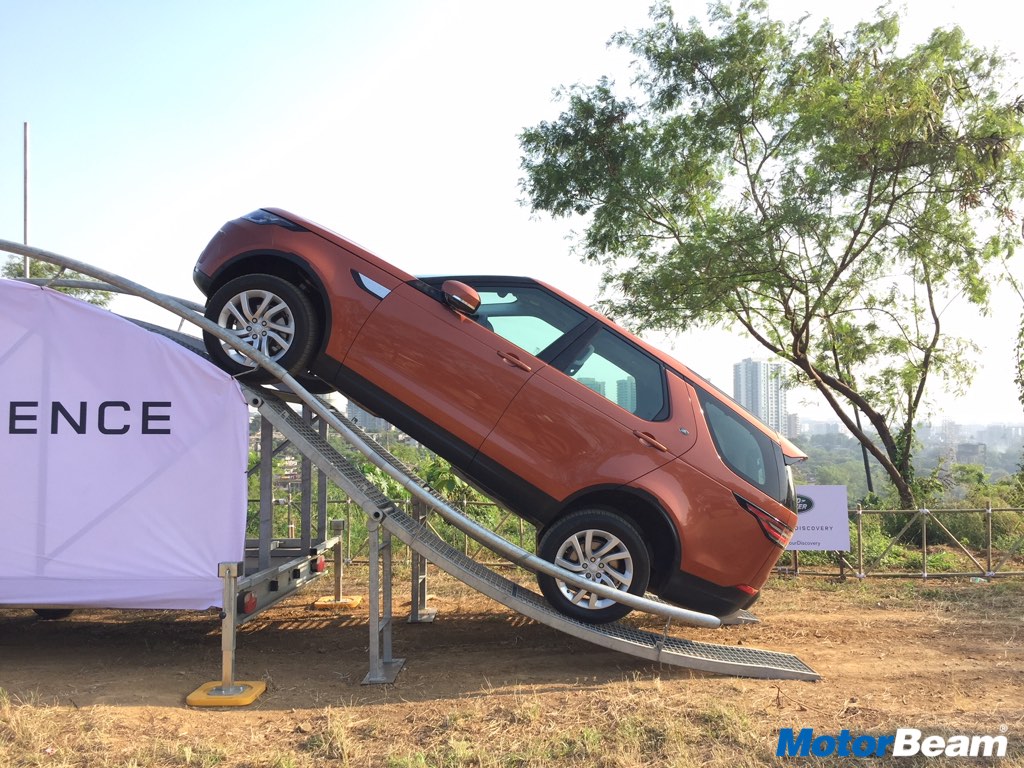 Land Rover Discovery 5 Off-Roading
