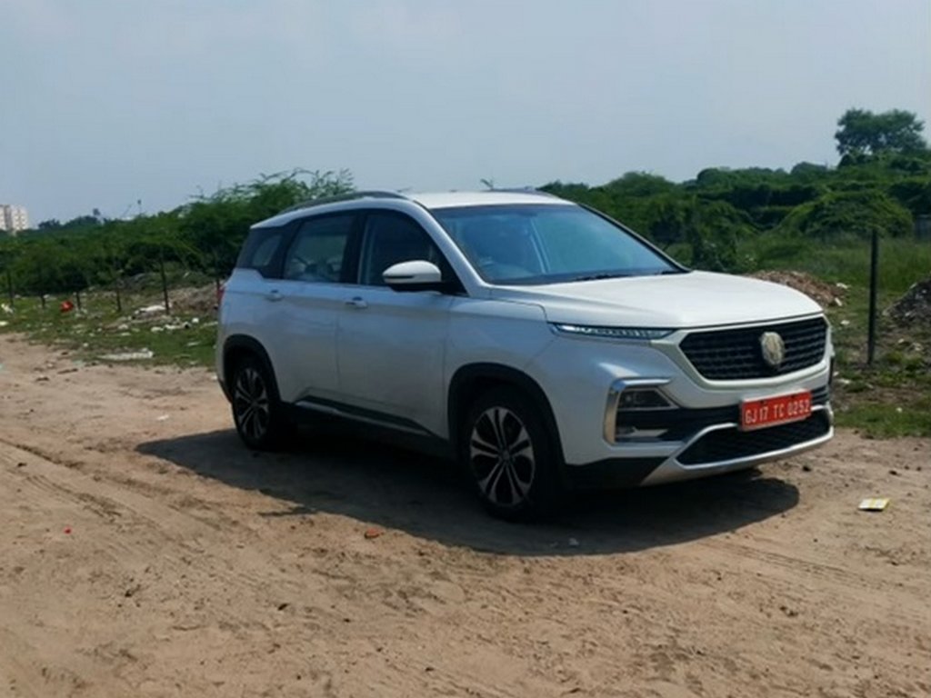 MG Hector Facelift Spied Side