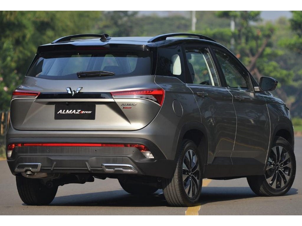 MG Hector Facelift Wuling Almaz Rear