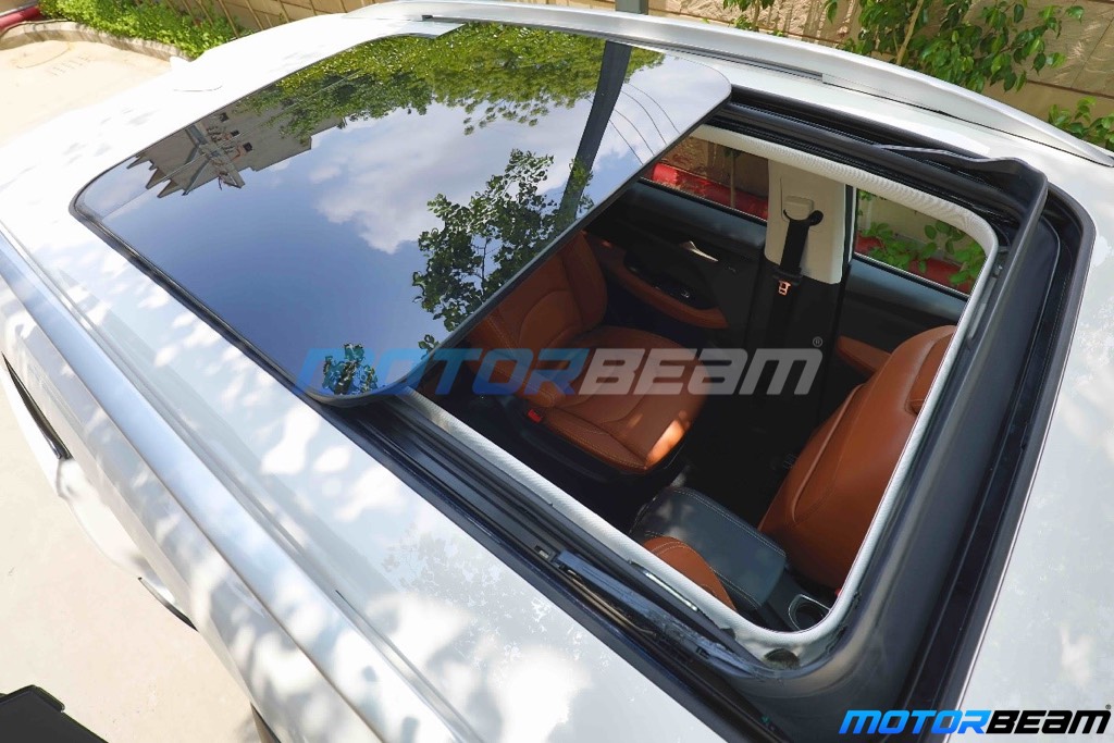 MG Hector Plus Panoramic Sunroof