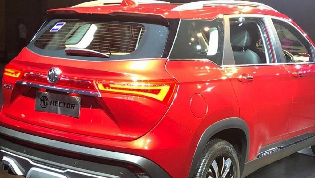 MG Hector Rear