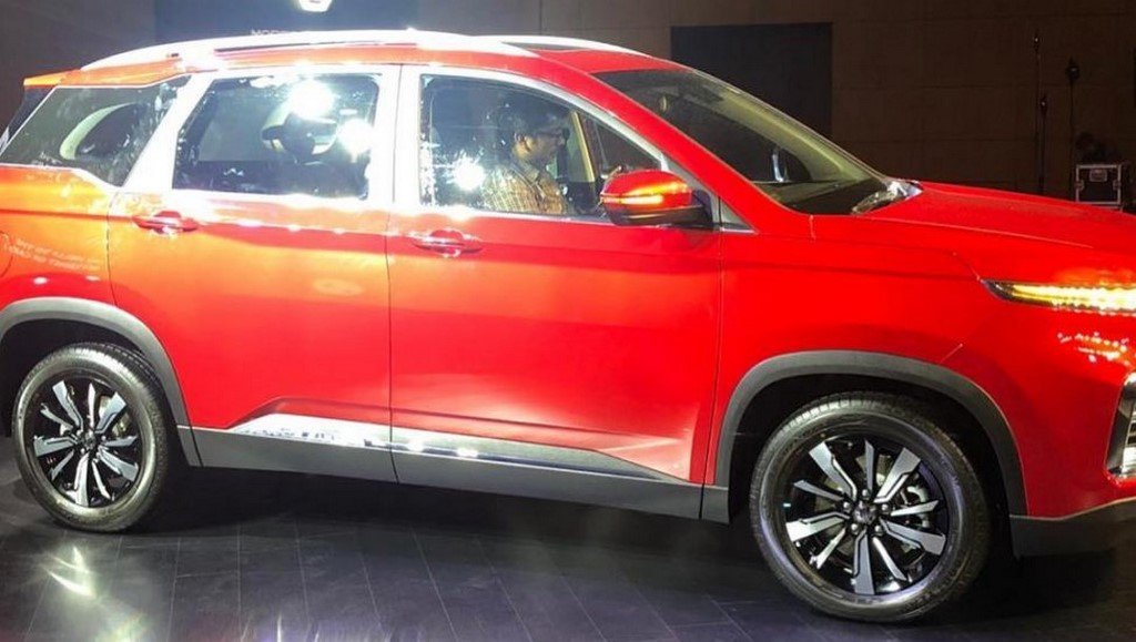 MG Hector Side