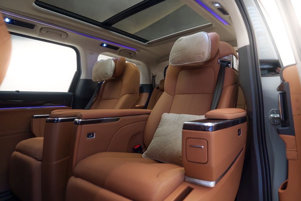 MG M9 Couture Edition Interior