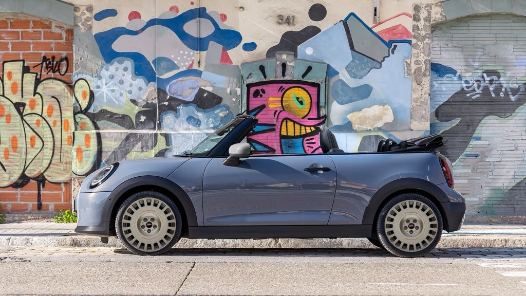 MINI Cooper Convertible Stardust Edition Features