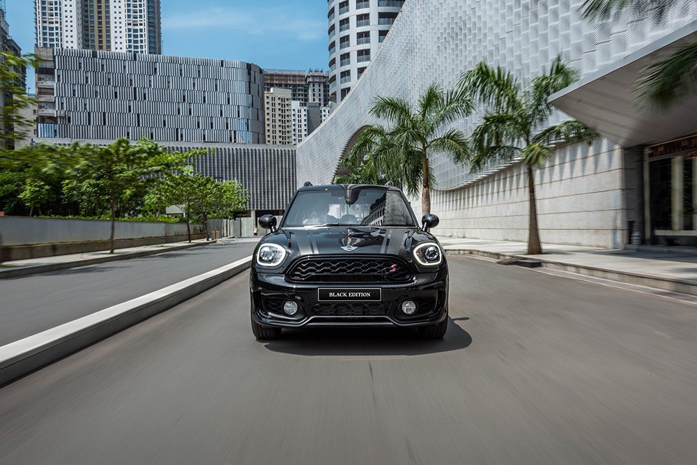 MINI Countryman Black Edition Features
