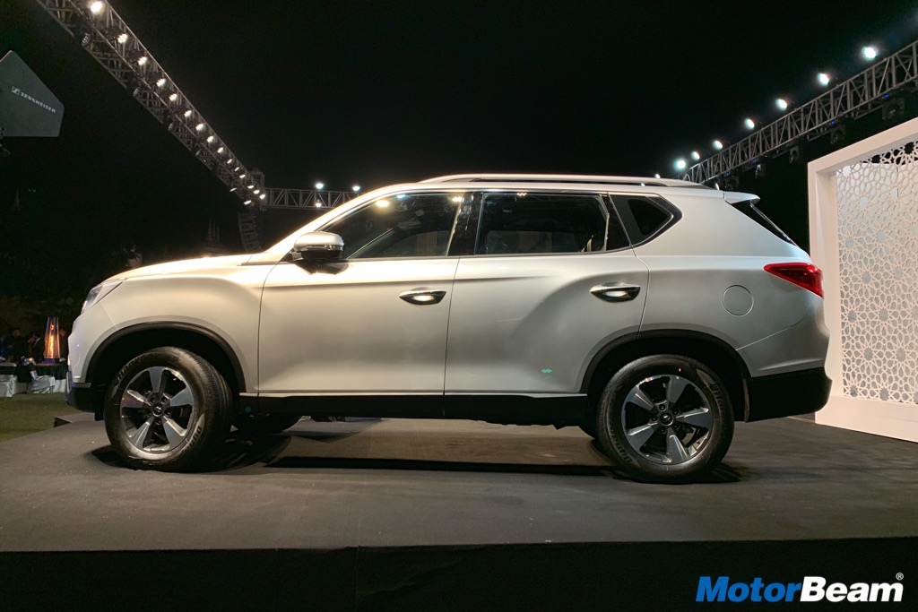 Mahindra Alturas G4 Side