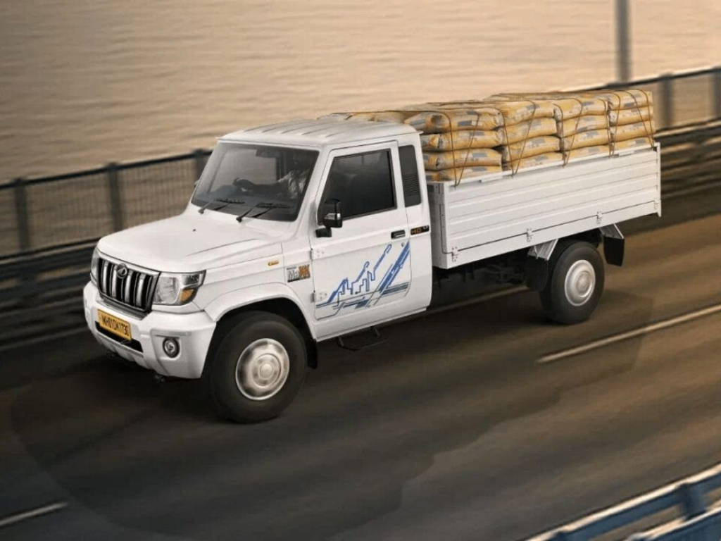 Mahindra Bolero MaXX Pik-Up front