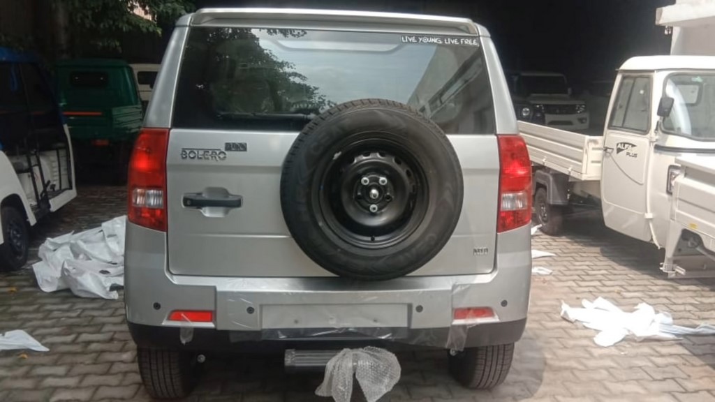 Mahindra Bolero Neo Rear