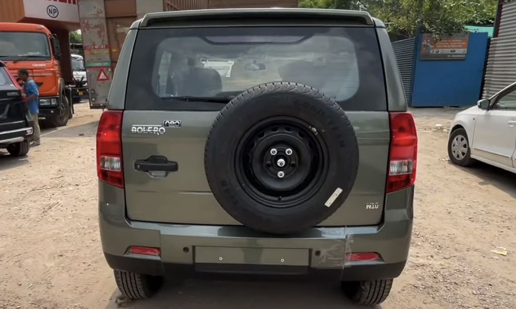 Rear profile of the car with tailgate mounted spare wheel