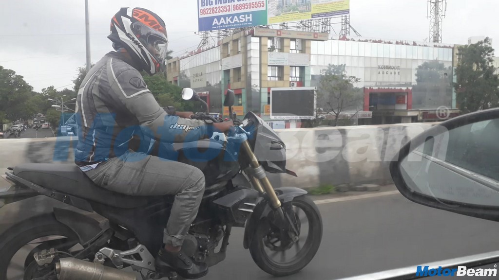 Mahindra Mojo BS4 Side