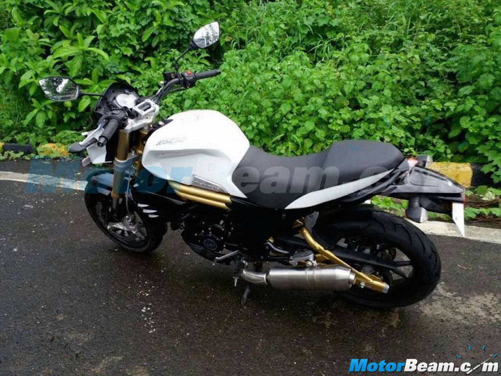 Mahindra Mojo White Colour