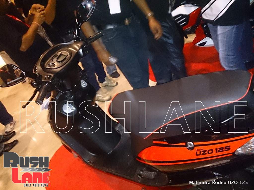 Mahindra Rodeo UZO 125 Dealer Preview Side