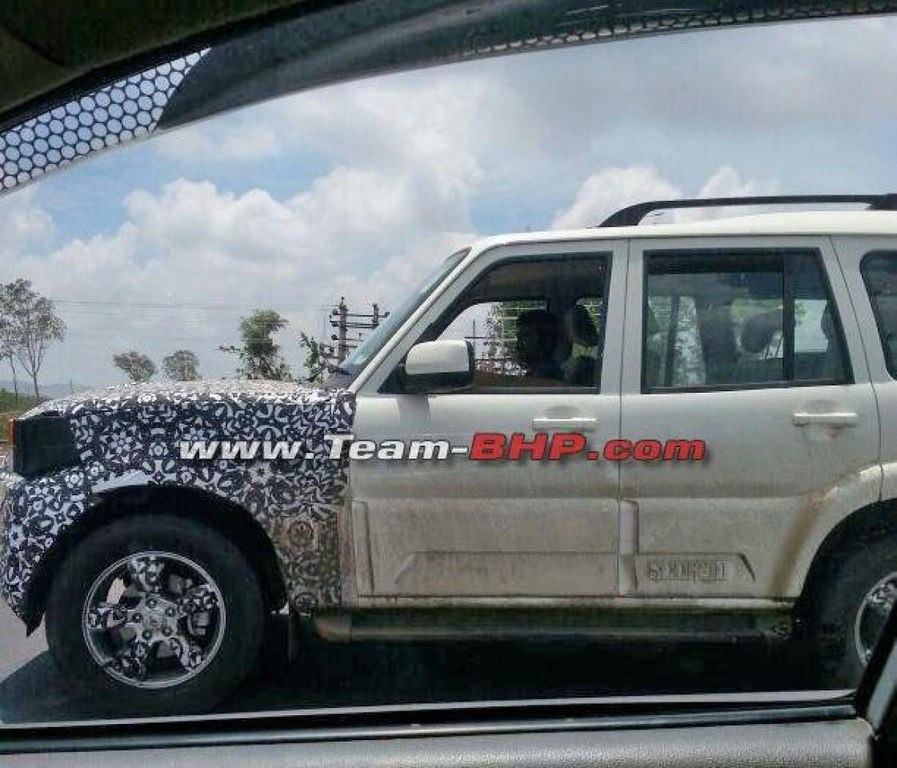 Mahindra Scorpio Facelift Spied Side