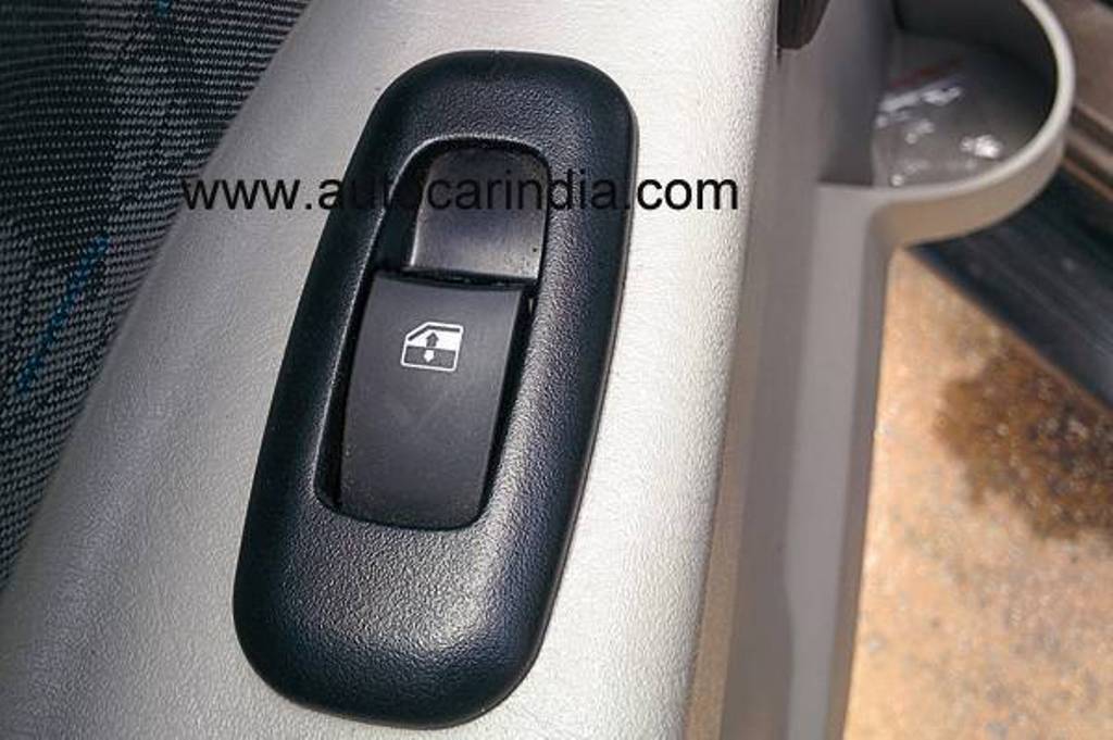 Mahindra Scorpio Facelift Spy Shot Power Windows