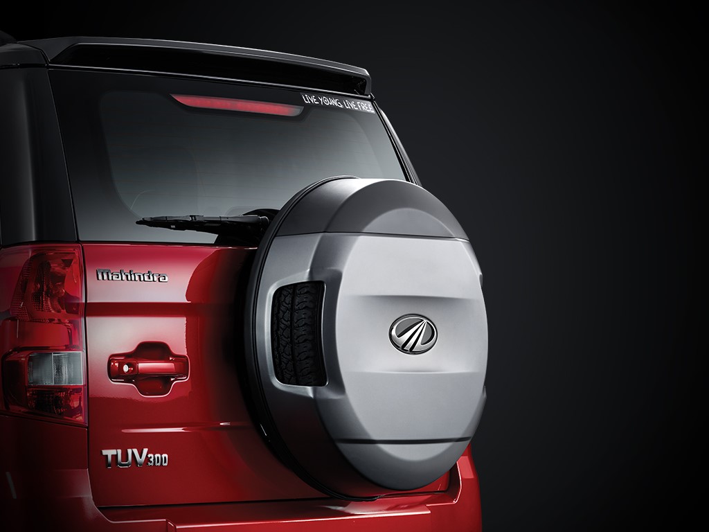 Mahindra TUV300 T10 Rear