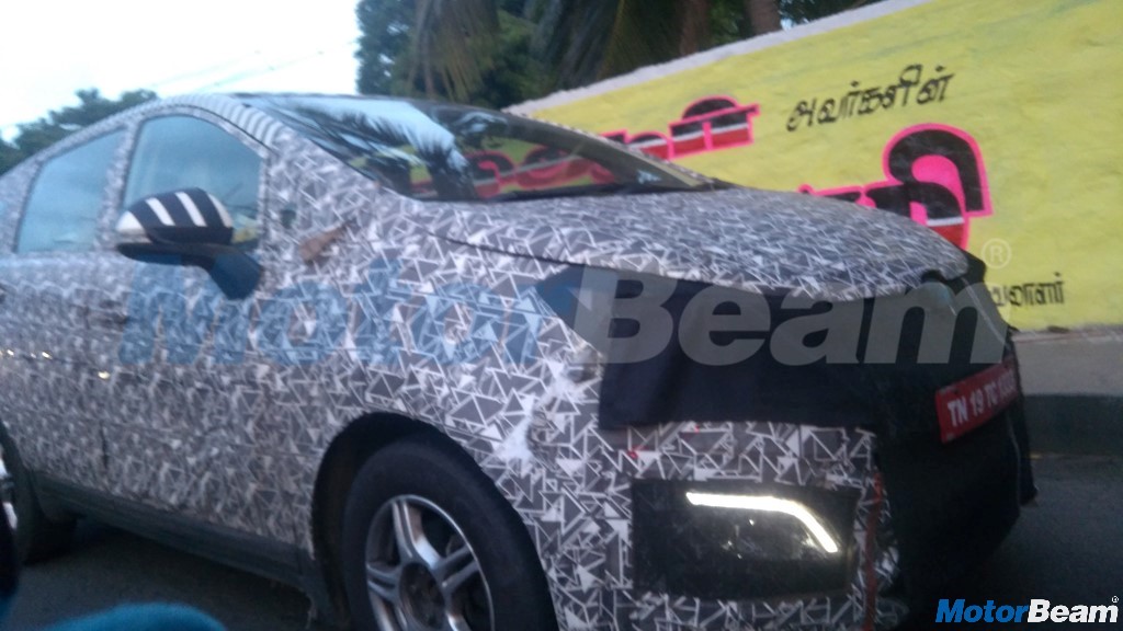 Mahindra U321 Front Three-Quarter