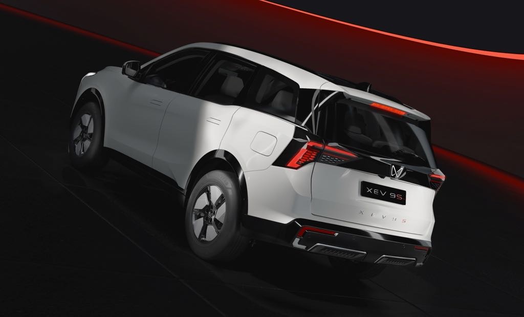 Mahindra XEV 9S Rear