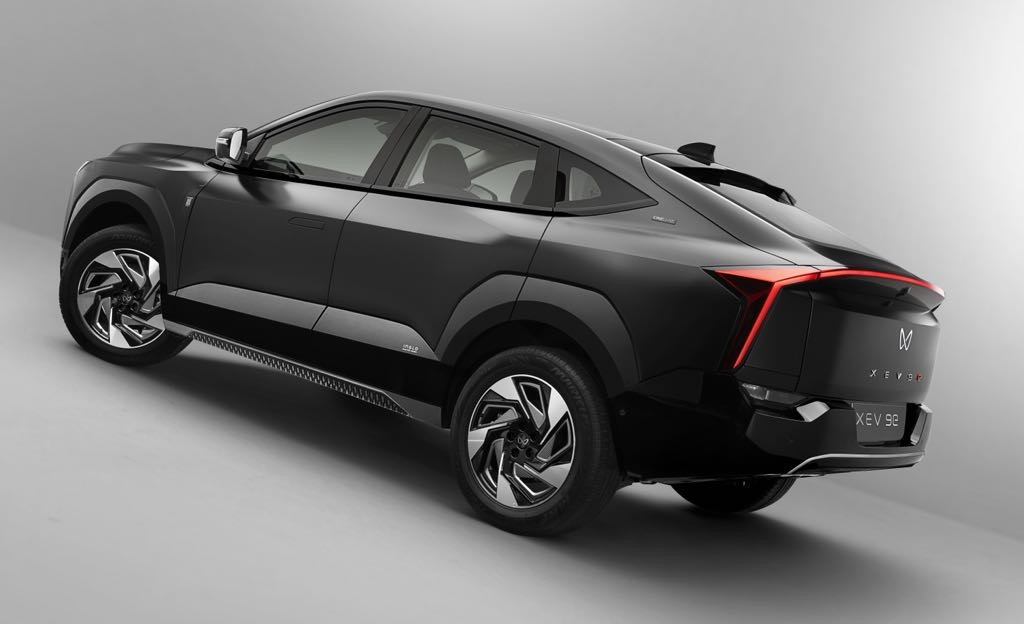 Mahindra XEV 9e Cineluxe Rear