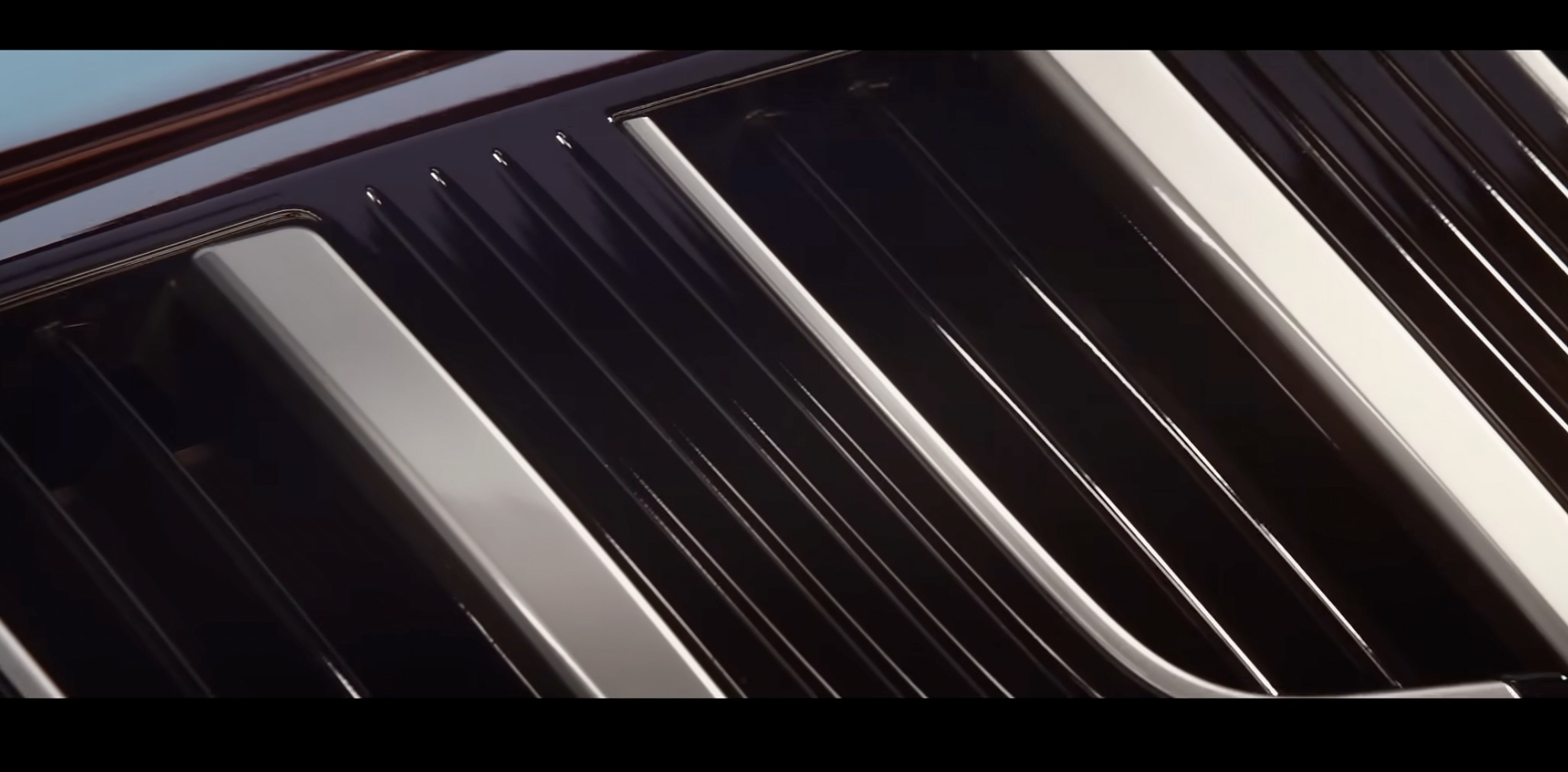 Mahindra XUV 7XO Grille