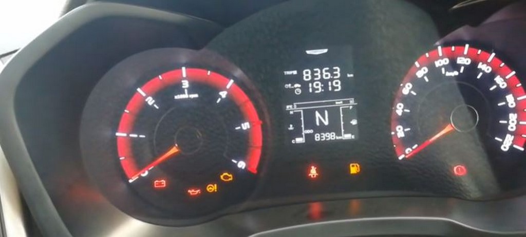 Mahindra XUV300 Diesel Instrument Cluster