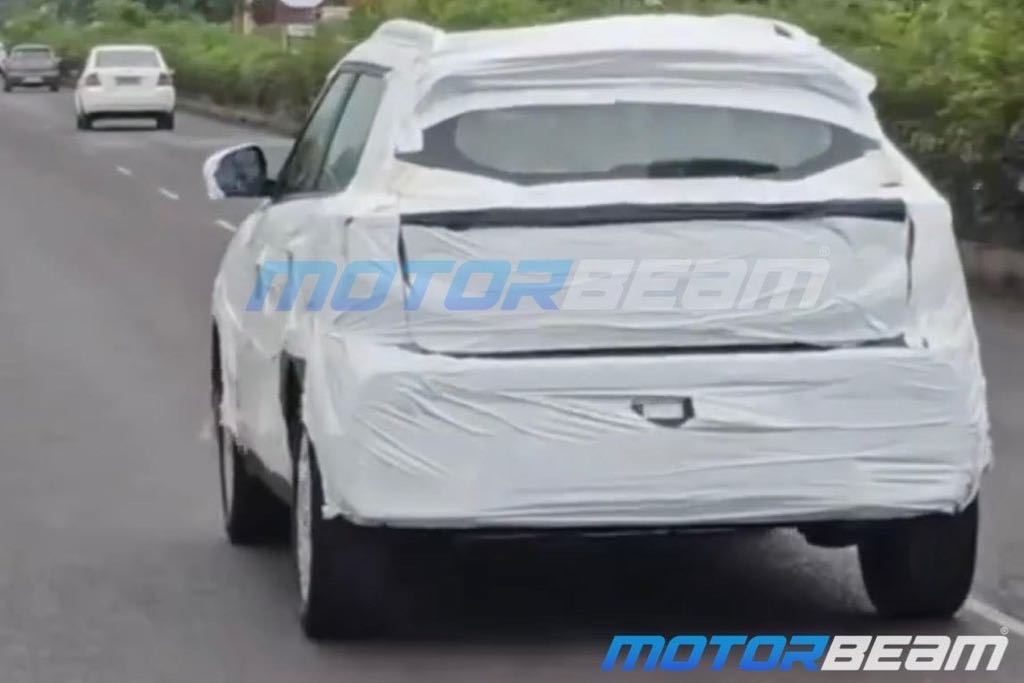 Mahindra XUV300 Facelift Rear Spied