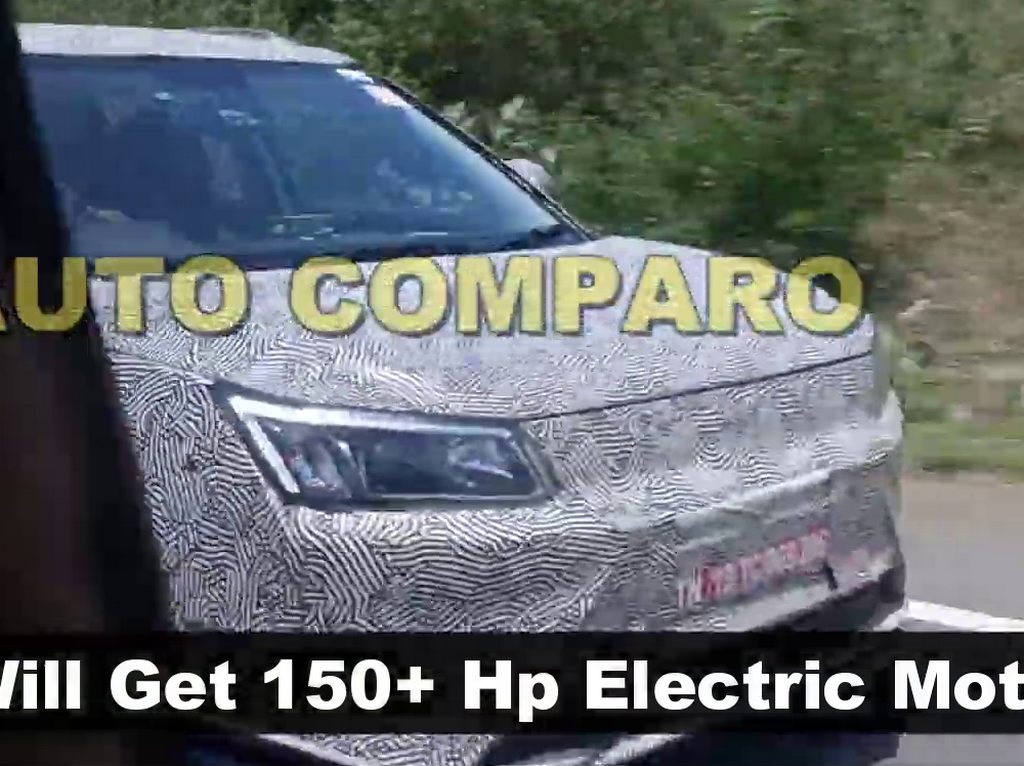 Mahindra XUV400 Spied Side Front