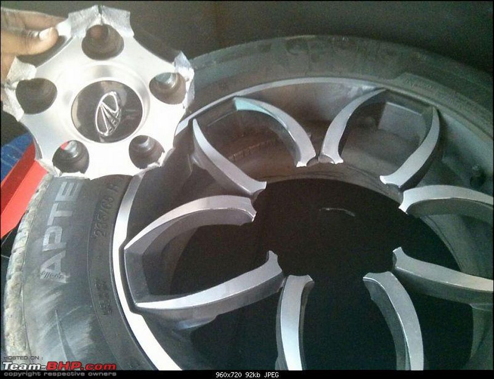 Mahindra XUV500 Broken Rim