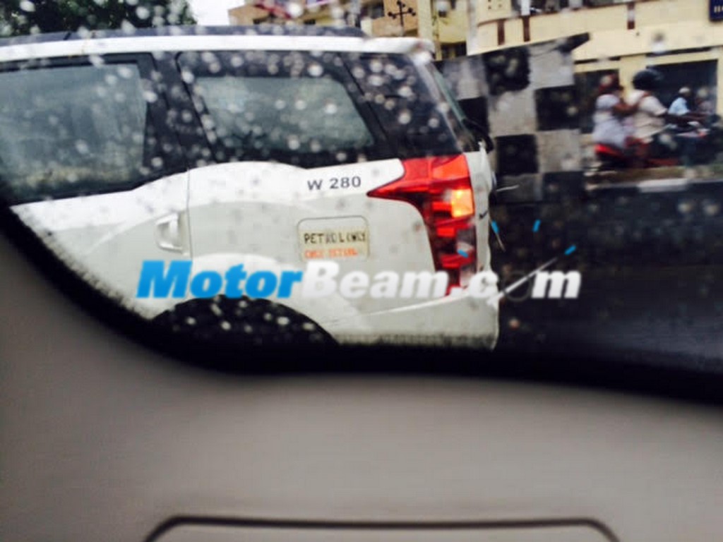 Mahindra XUV500 Petrol Caught Testing