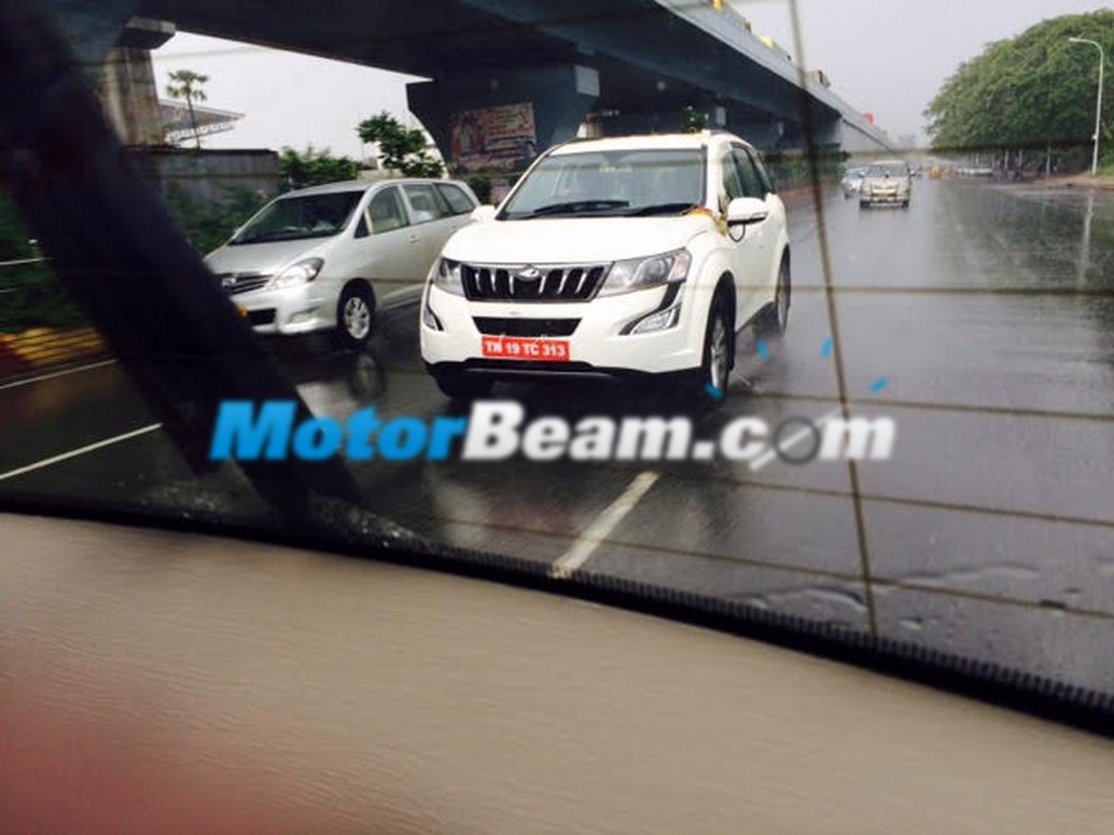 Mahindra XUV500 Petrol Spied India