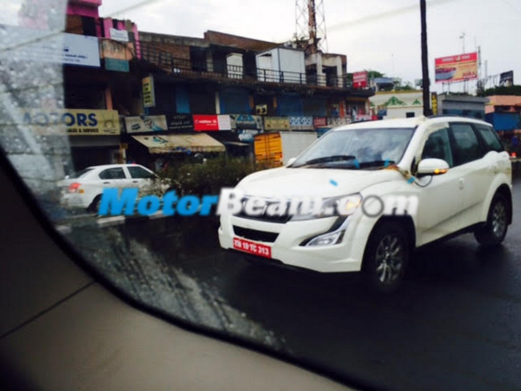 Mahindra XUV500 Petrol Spied Testing