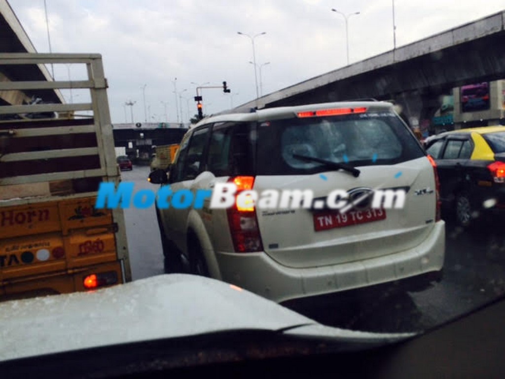 Mahindra XUV500 Petrol Spied