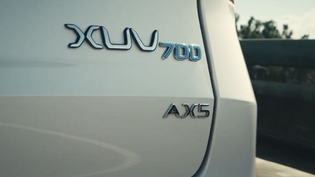 Mahindra XUV700 AX5 Select