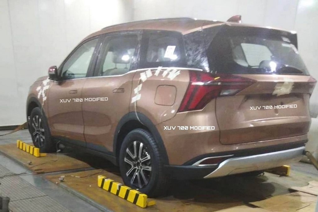 Mahindra XUV700 Spied Rear