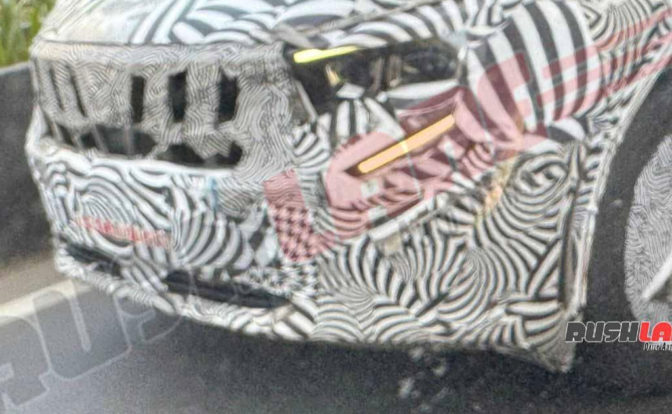 Mahindra XUV700 facelift front