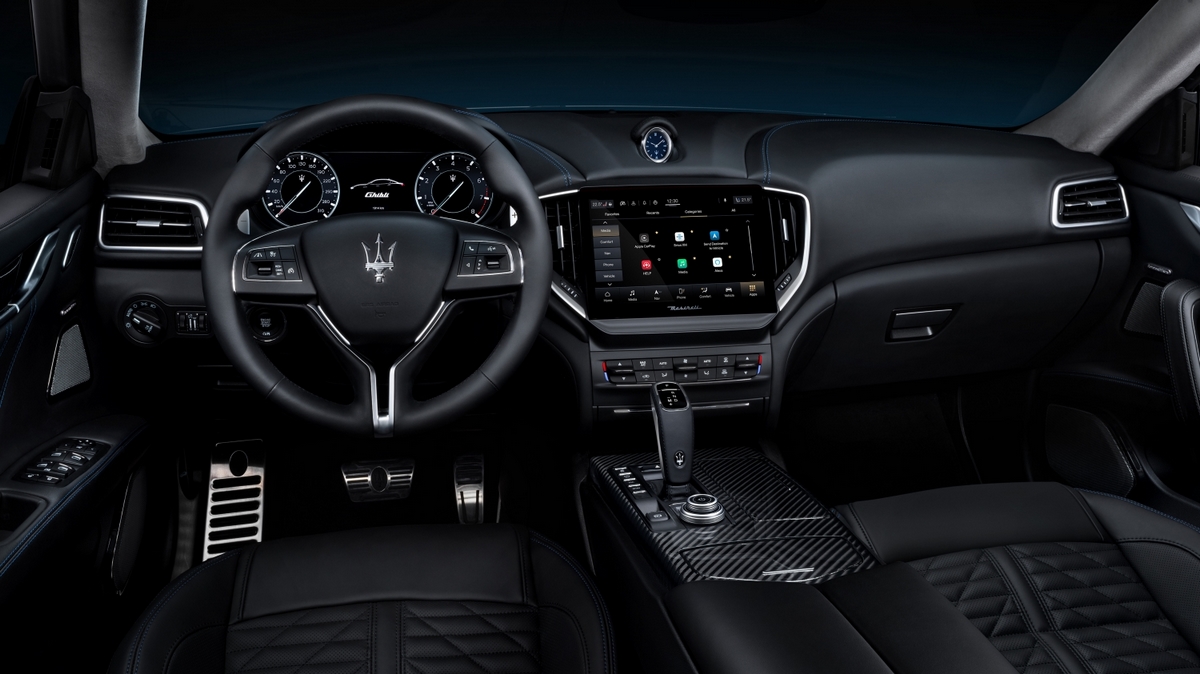Maserati Ghibli Hybrid Dashboard