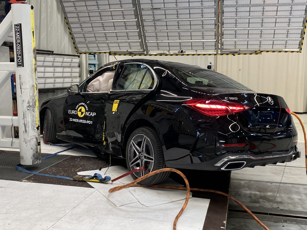 Mercedes-Benz C-Class NCAP Pole