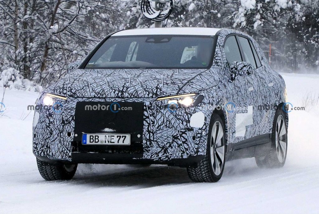Mercedes EQE SUV Spied Front