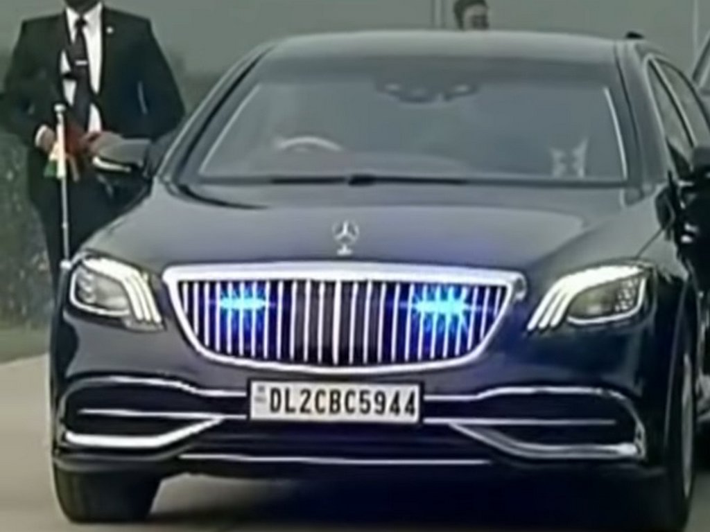 While protecting PM Modi's car, there are four people around. What