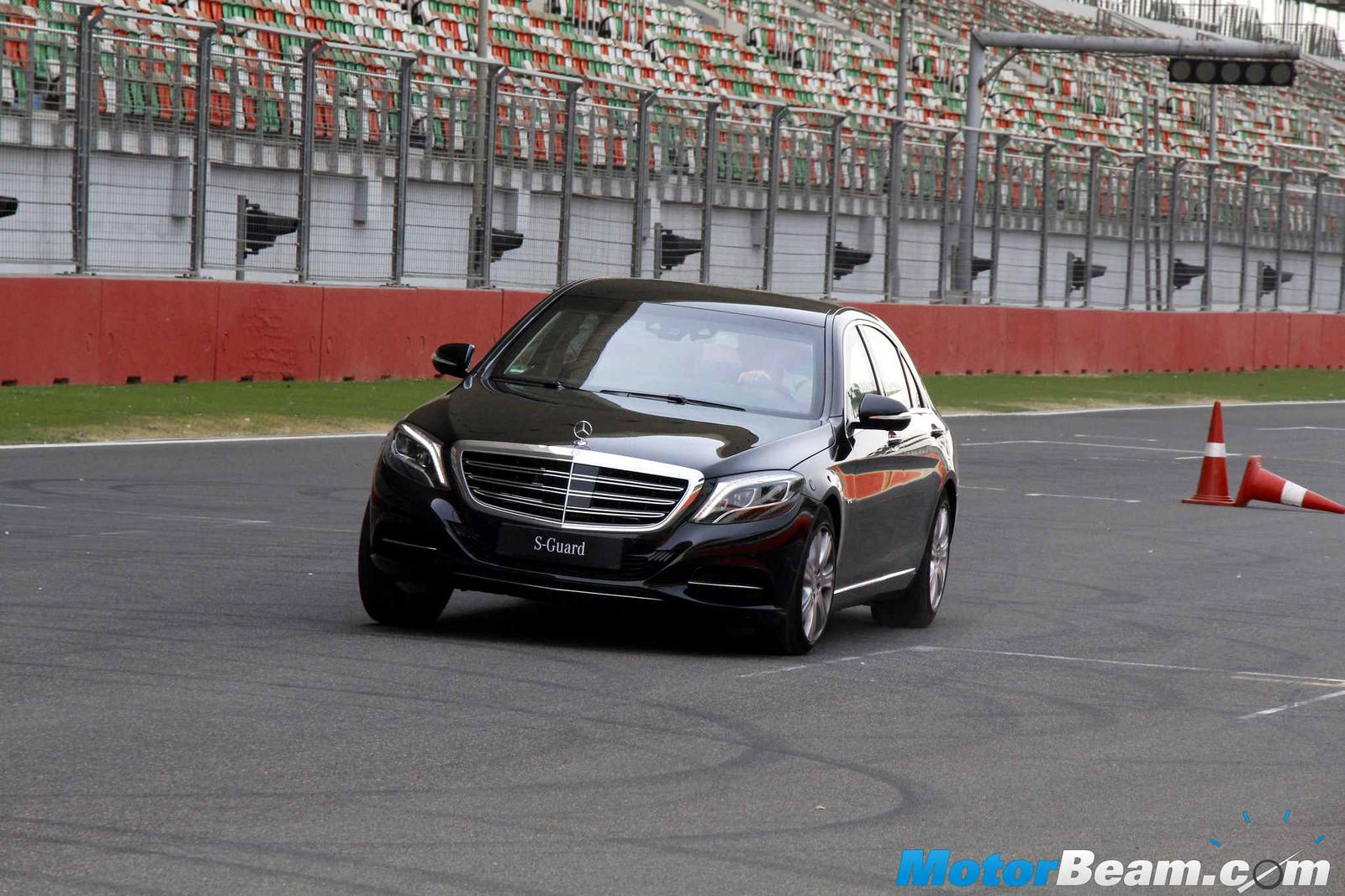 Mercedes S-Guard Handling