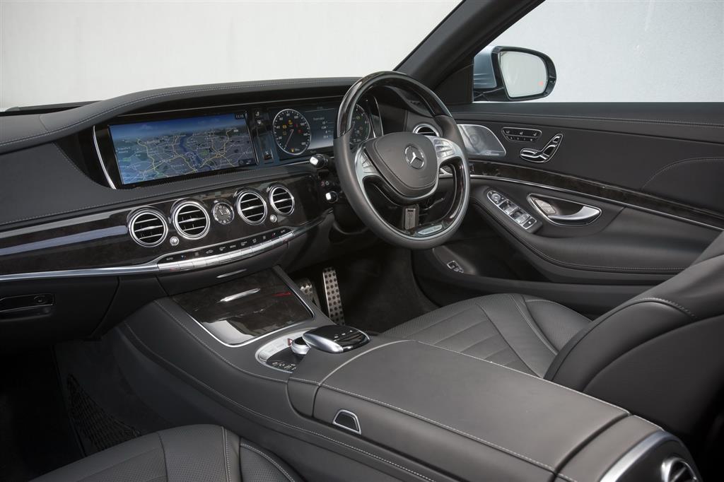 Mercedes S500 Plug-In Dashboard
