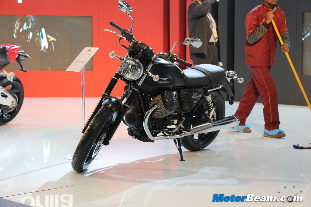 Moto Guzzi V7 Stone India