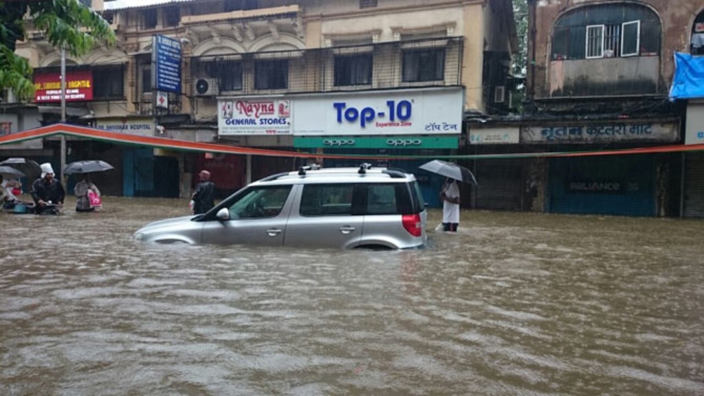 Mumbai Flooded Yeti Stuck