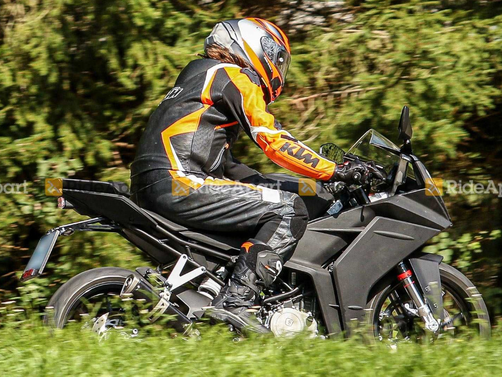 New KTM RC 390 Spied