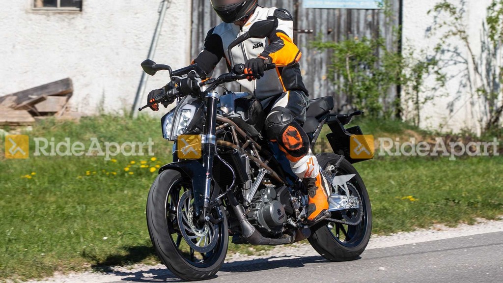 Next Gen KTM Duke 390 Spied